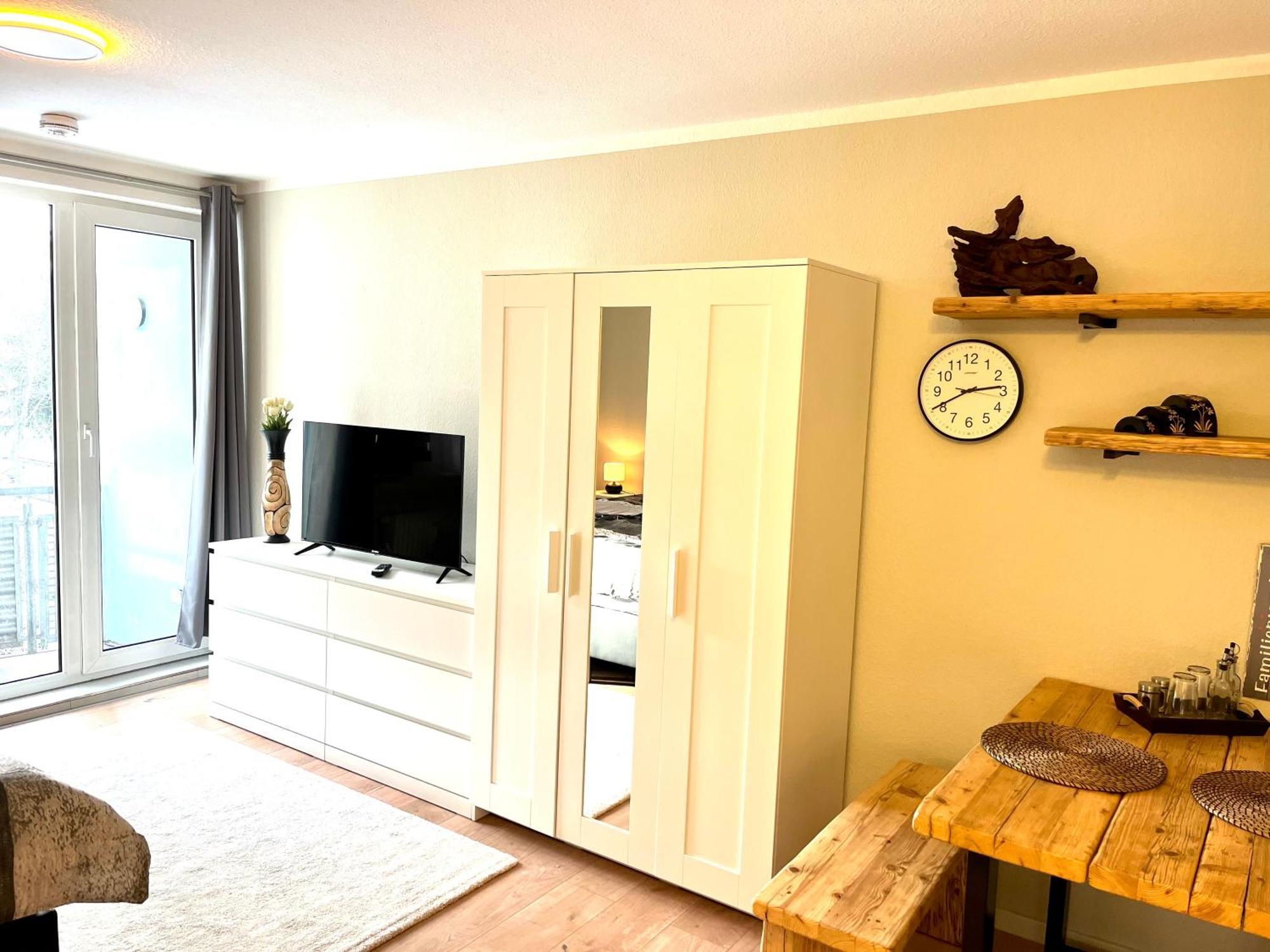 Studio An Der Elbe Mit Balkon, Kueche Und Netflix Drezda Kültér fotó